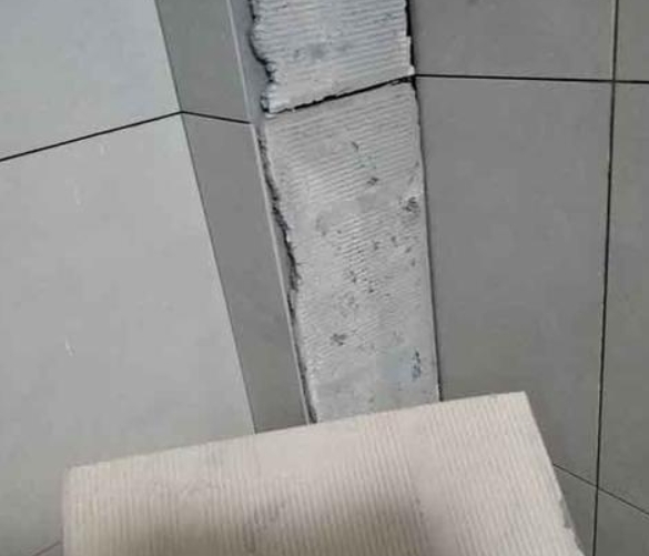 阳高瓷砖空鼓维修公司分享下厨房瓷砖脱落的补救措施。